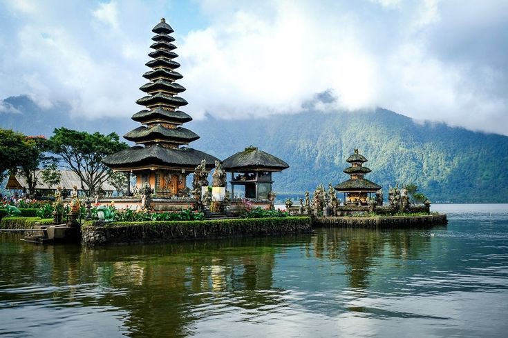 Pura Ulun Danu Bratan- سائق باليني