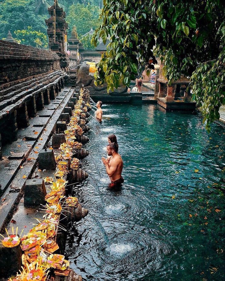 Tirta Empul Bali-سواق بالي